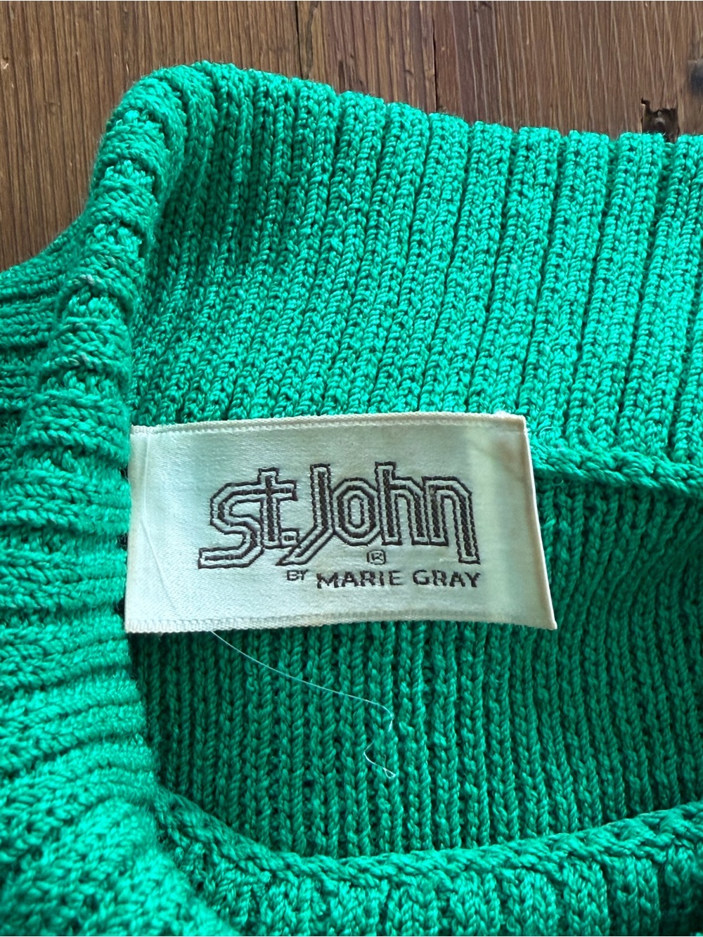 Vintage St John Ribbed Turtleneck Sweater Kelly Green Gold Button Size Small - Picture 10 of 15